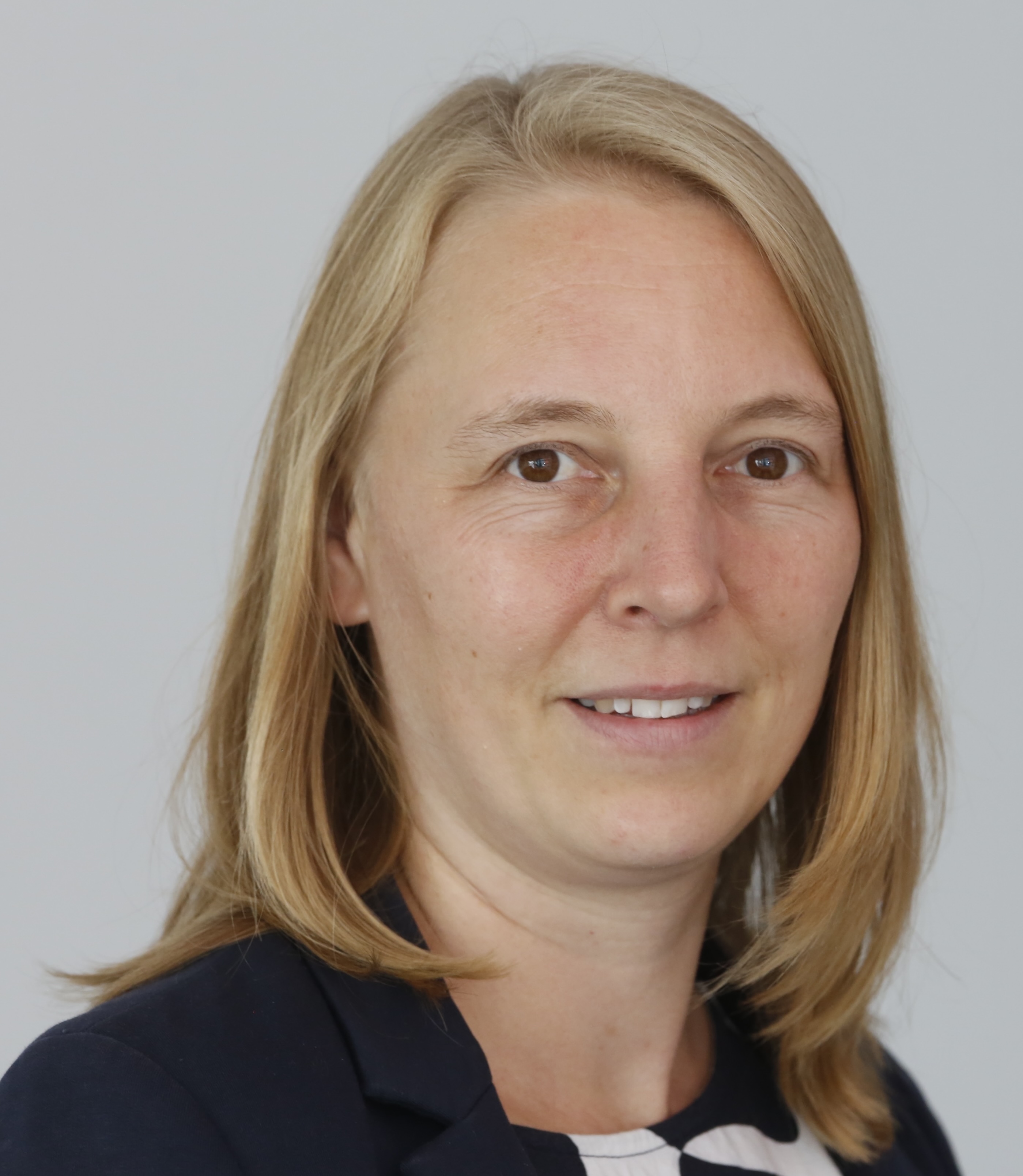 Portrait Prof. Dr. Hannah Elfner